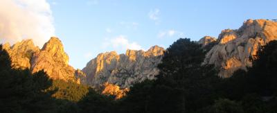 Lumières du levant sur les aiguilles de Bavella