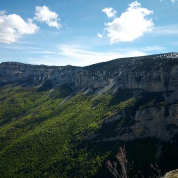 Falaise côté ouest au printemps à Archiane